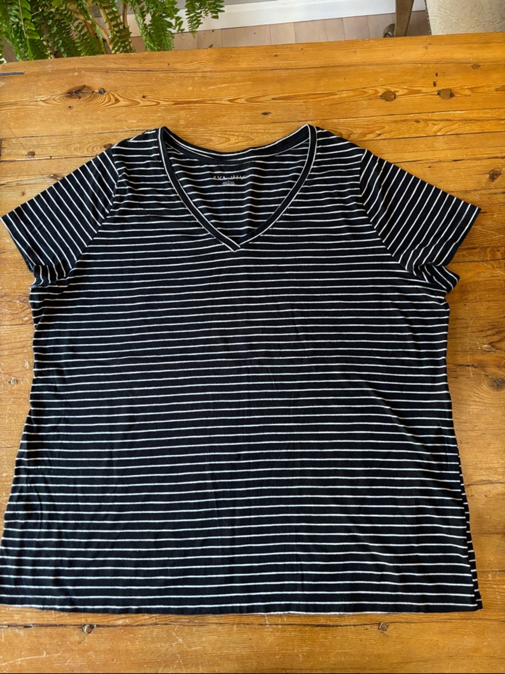 Ava & Viv Black and White Striped V-Neck Tee Top